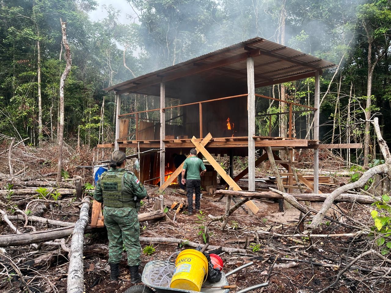 Indústrias de cerâmicas são embargadas e multadas por falta de licença na AM-070