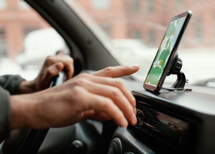 Trio é preso após assaltar e fazer refém motorista de app em Manaus