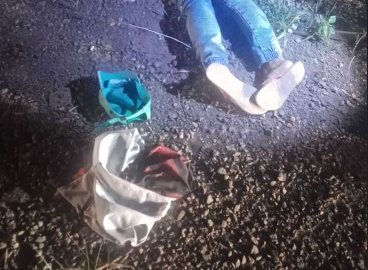 Com vários golpes de faca pelo corpo, mulher é achada morta em estrada em Manaus