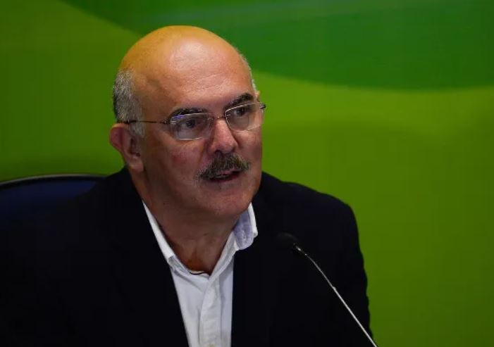 Funcionária da Gol fica ferida após tiro acidental de ex-ministro da Educação em aeroporto