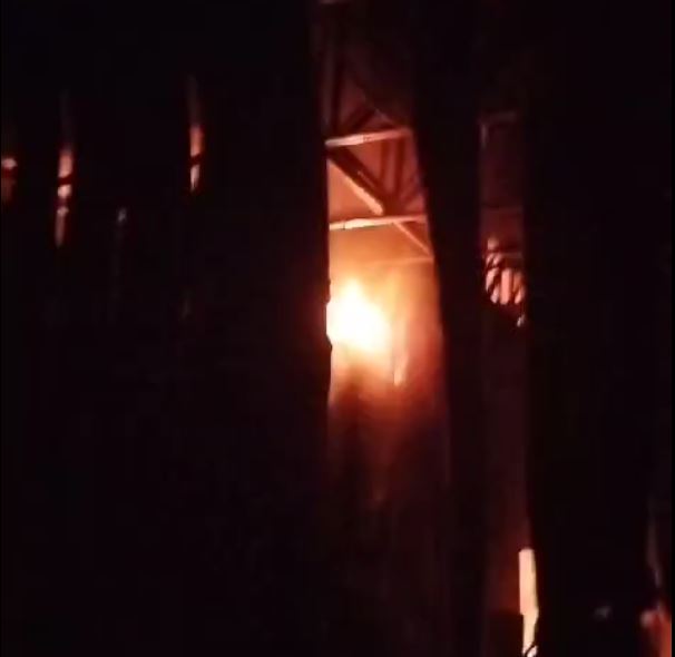 Supermercado Nova Cidade pega fogo em Manaus; confira