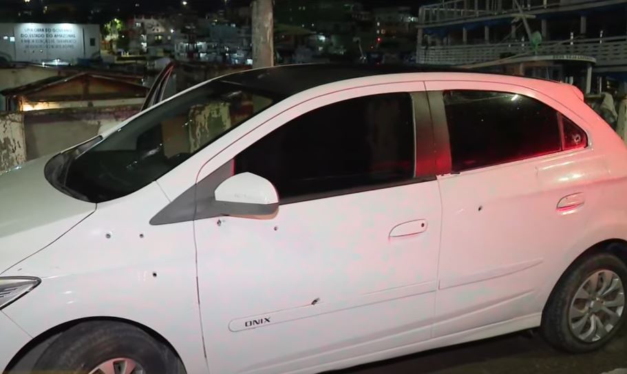Dupla tem carro crivado de balas enquanto chegava para executar rivais em Manaus