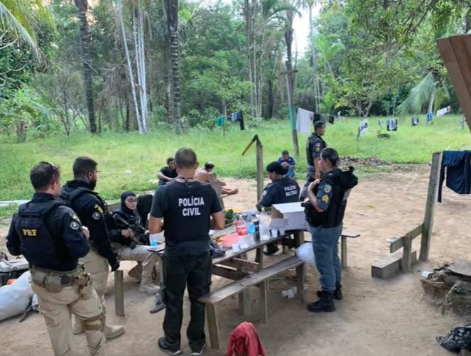 Caseiro e comparsas são presos após balearem casal durante assalto no Amazonas