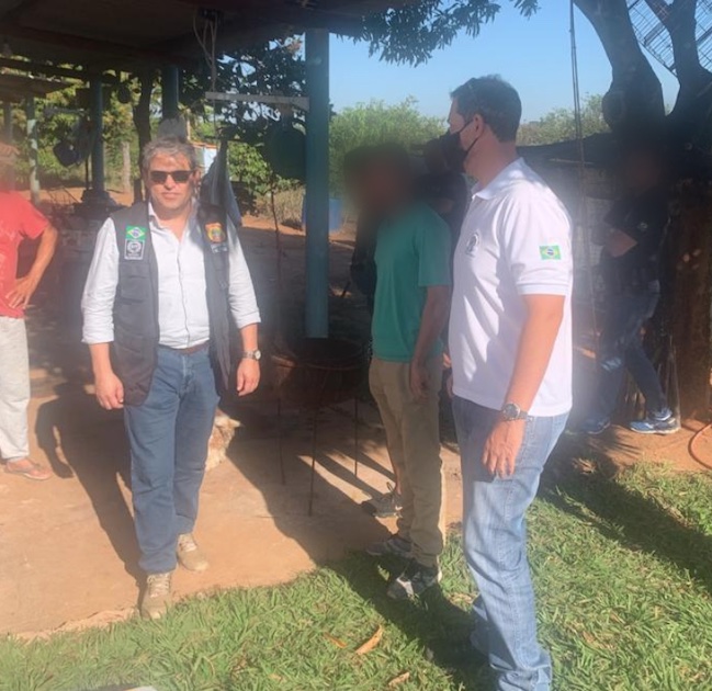 Venezuelanos são resgatados em condições análogas à escravidão em fazenda