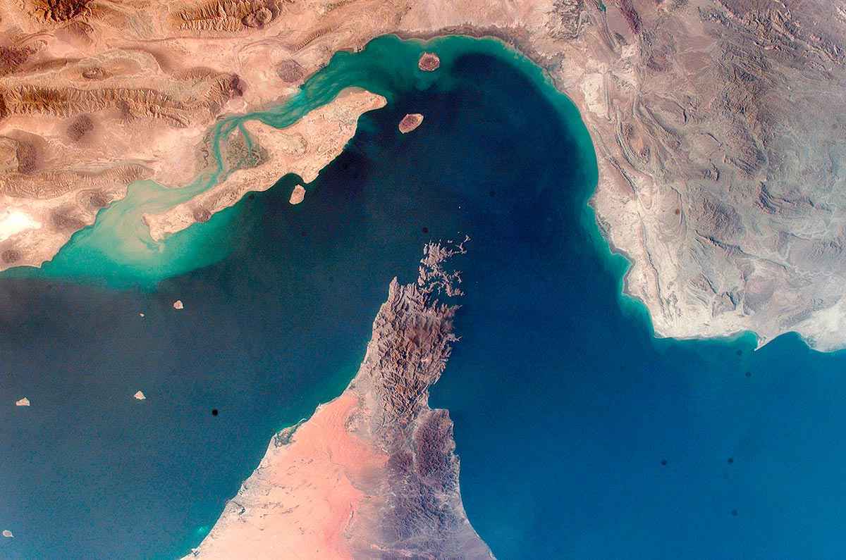 Alerta no Golfo: Parlamento iraniano decide fechar rota vital do petróleo