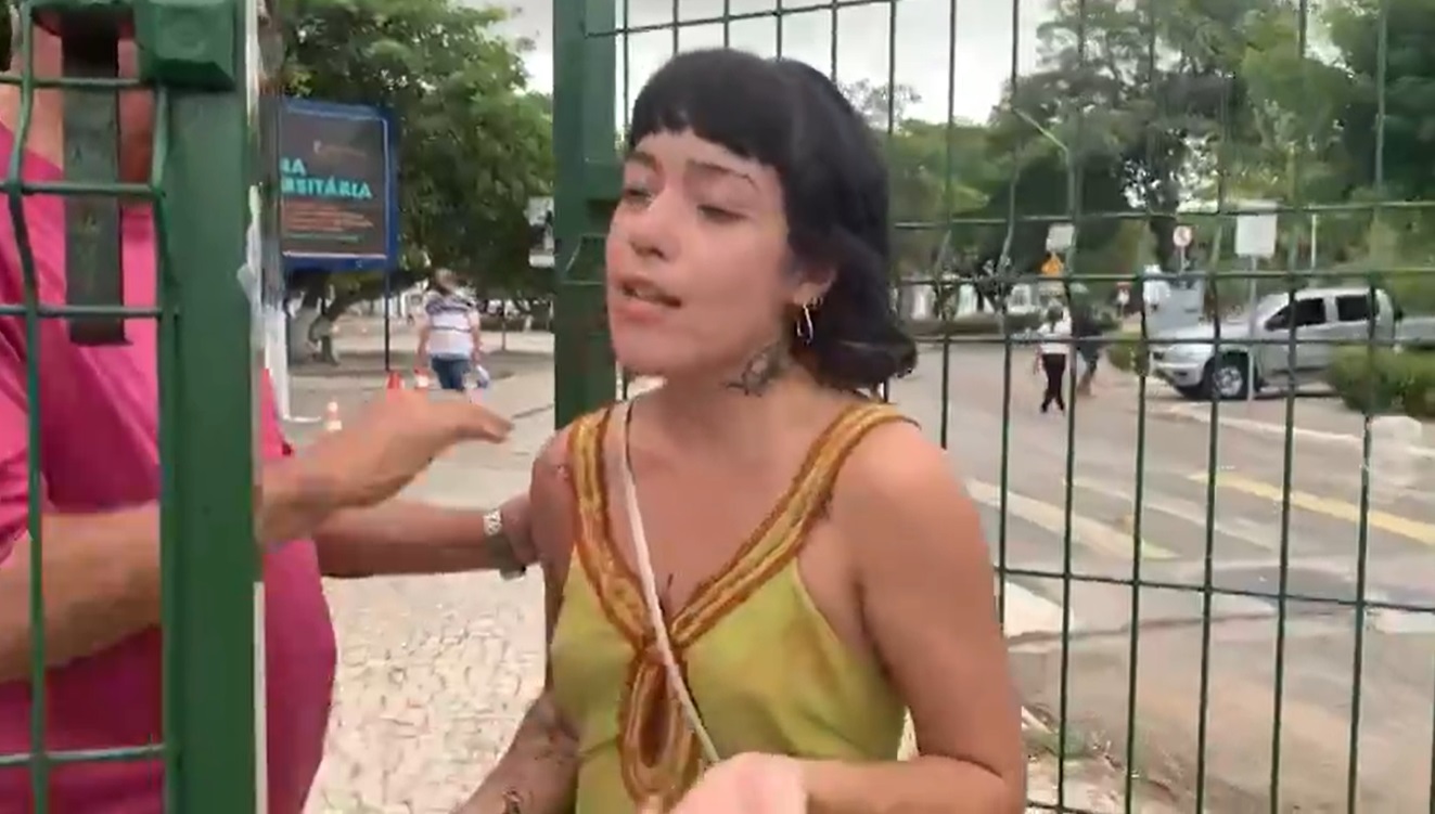 Enem: estudante chega cedo, sai para fumar e perde prova ao encontrar portões fechados