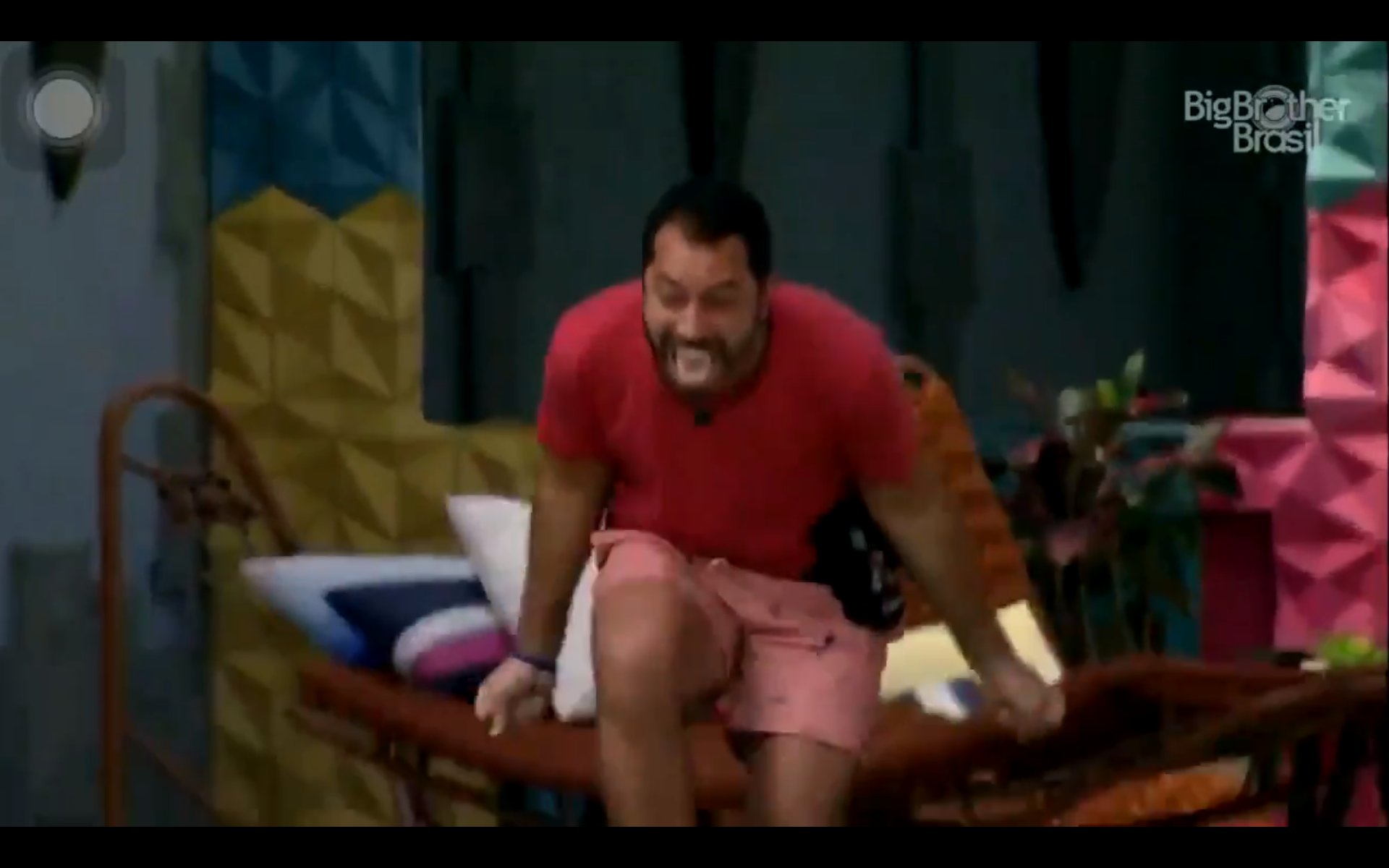 Entenda a treta entre Gil, Arthur e Karol no BBB21