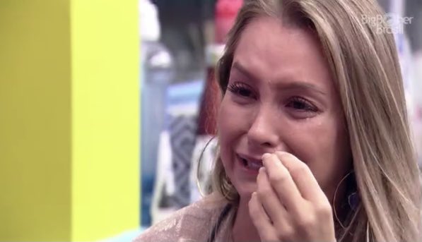 Carla passa o dia mal após situação com Lumena: 'querendo ir pra casa'