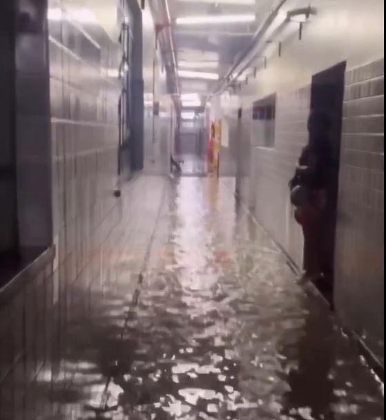 Vídeo: Prédio do IFAM é invadido pela água durante chuva torrencial em Manaus