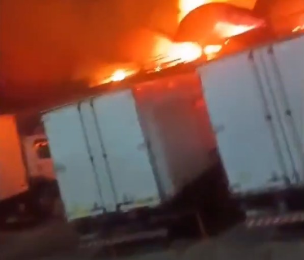 Mega incêndio atinge Ceasa e destrói 28 lojas no Rio de Janeiro