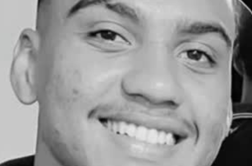 Jovem morre após motocicleta colidir com poste na Av. Boulevard Álvaro Maia