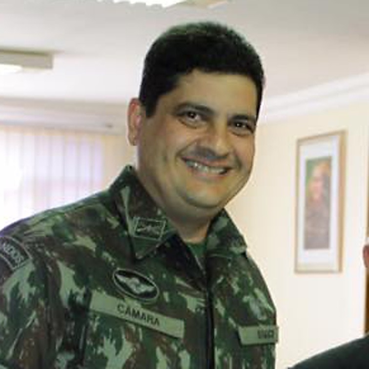 Moraes mantém prisão de ex-assessor de Bolsonaro, réu por trama golpista