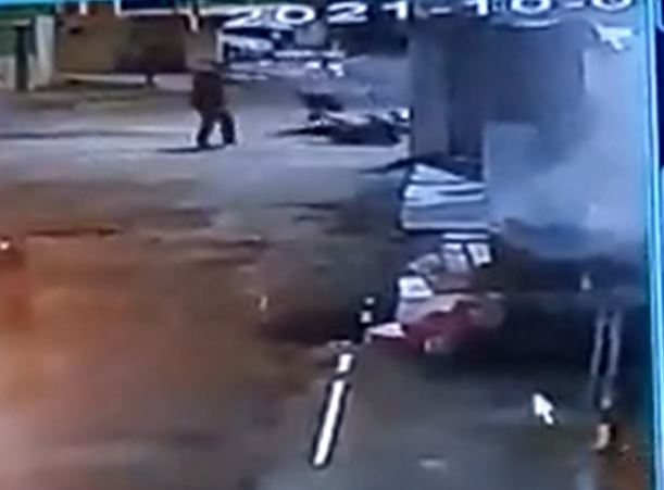 Câmeras gravam ataque e execução de jovem perto de shopping em Manaus