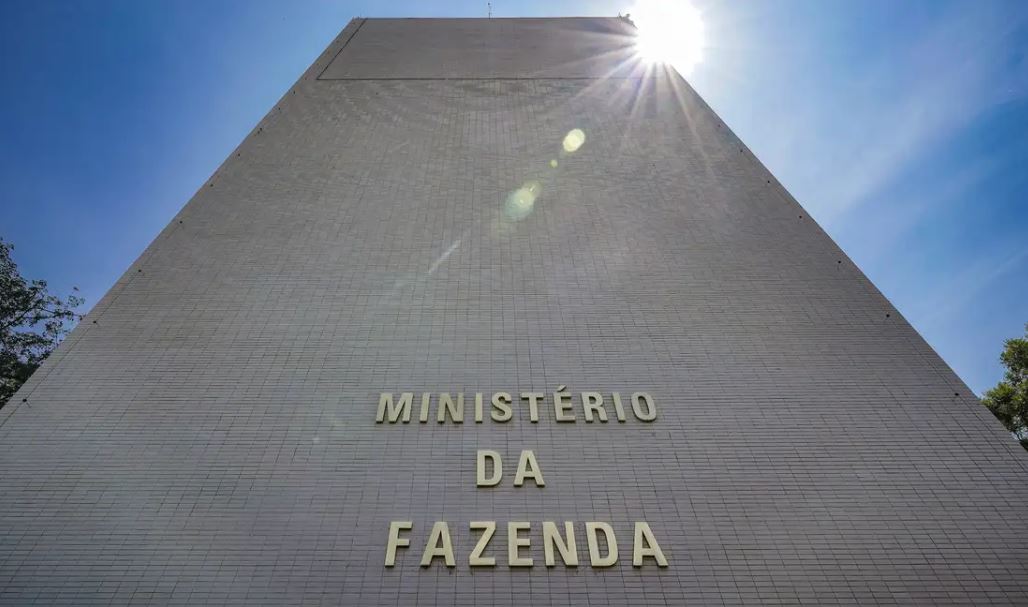 Pacote de corte de gastos obrigatório será apresentado a ministros hoje