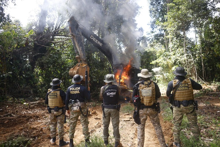 Operação Aurum destrói 10 garimpos ilegais no Amazonas 