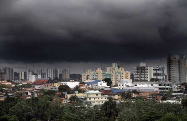 Alerta Laranja: Manaus e outros municípios terão segunda-feira chuvosa