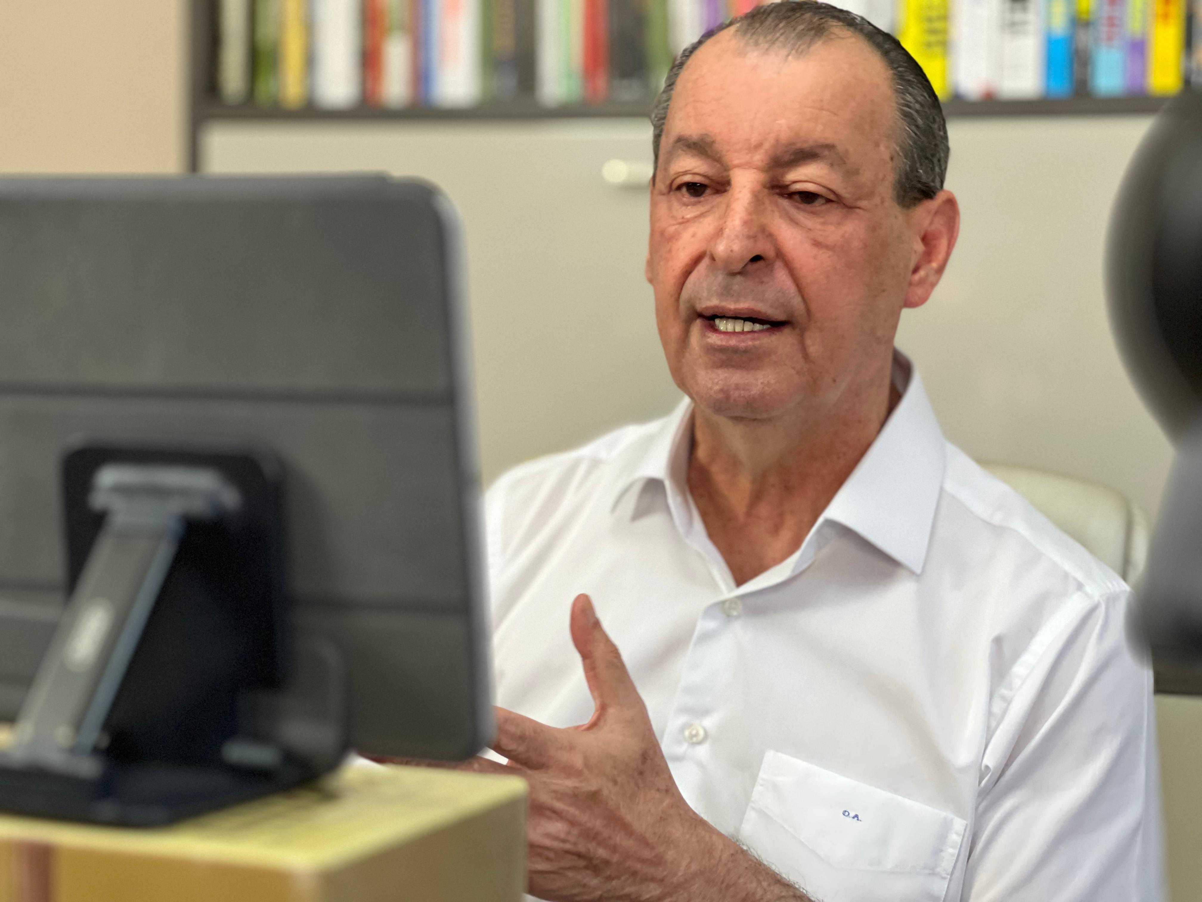 Omar diz que Marina Silva é radical e tem uma trave nos olhos