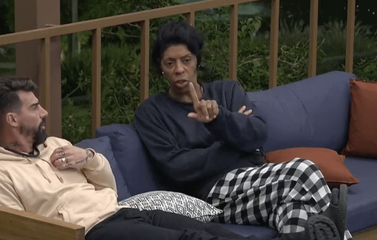 Márcia revela indireta que recebeu de Simioni em A Fazenda