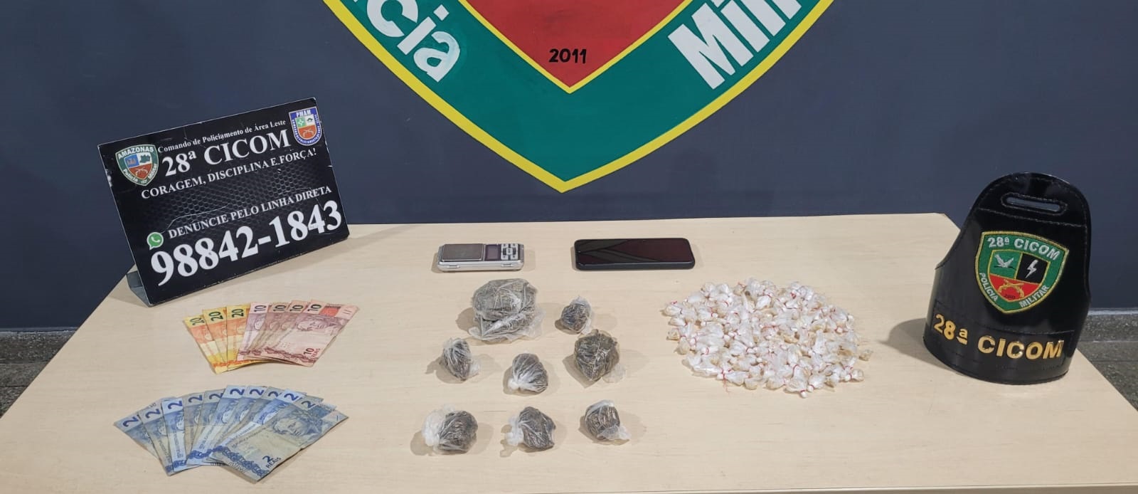 Trio é preso com drogas em invasão em Manaus