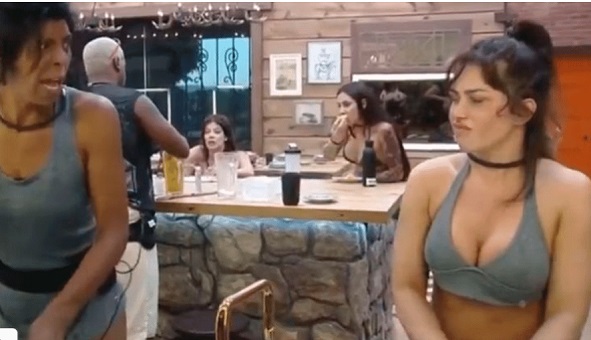 'Vou te arrebentar no meio' afirma Marcia Fu para Nadja em A Fazenda