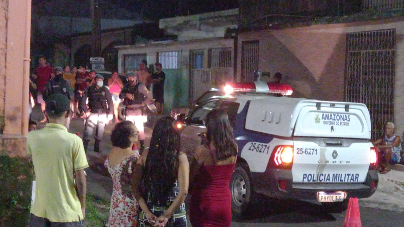 Homem tenta correr, mas é crivado de balas em Manaus