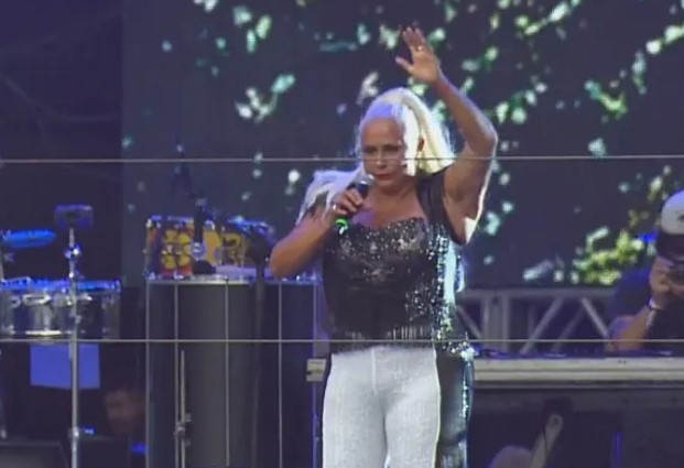 Réveillon: Fafá de Belém abre shows e empolga público em São Paulo