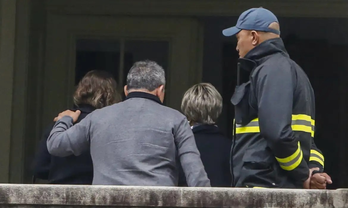 Famílias de vítimas do acidente de avião da VoePass são acolhidas em hotel