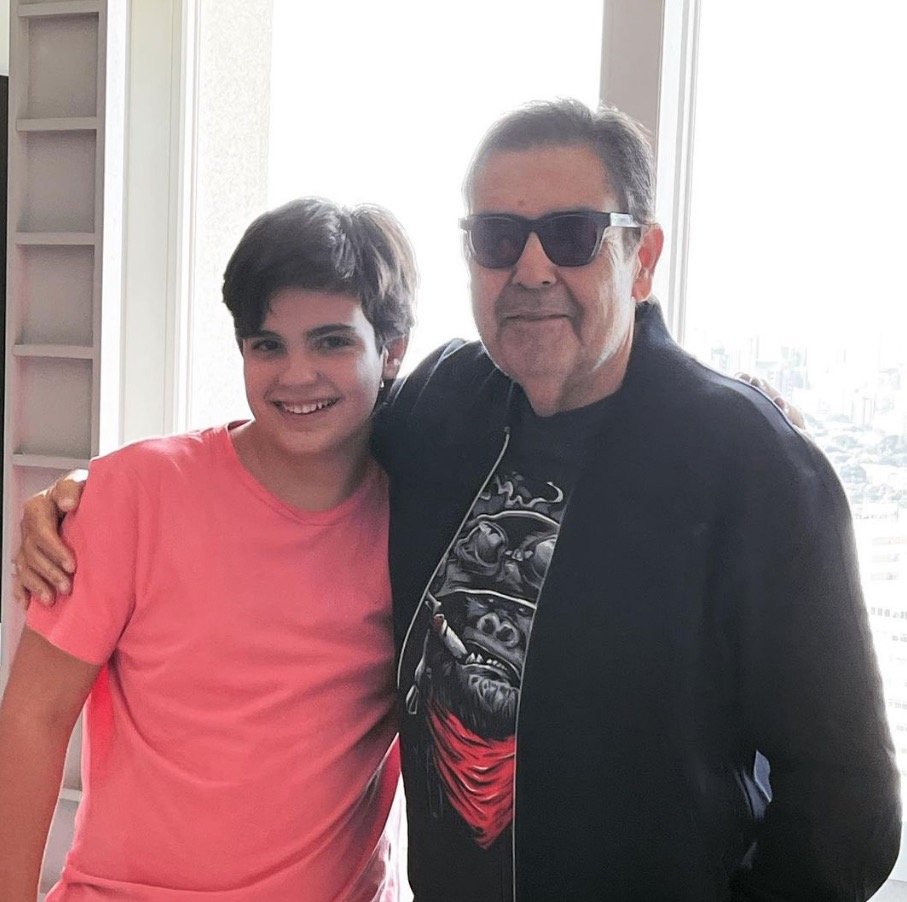 Faustão surge em foto após passar 5 dias internado