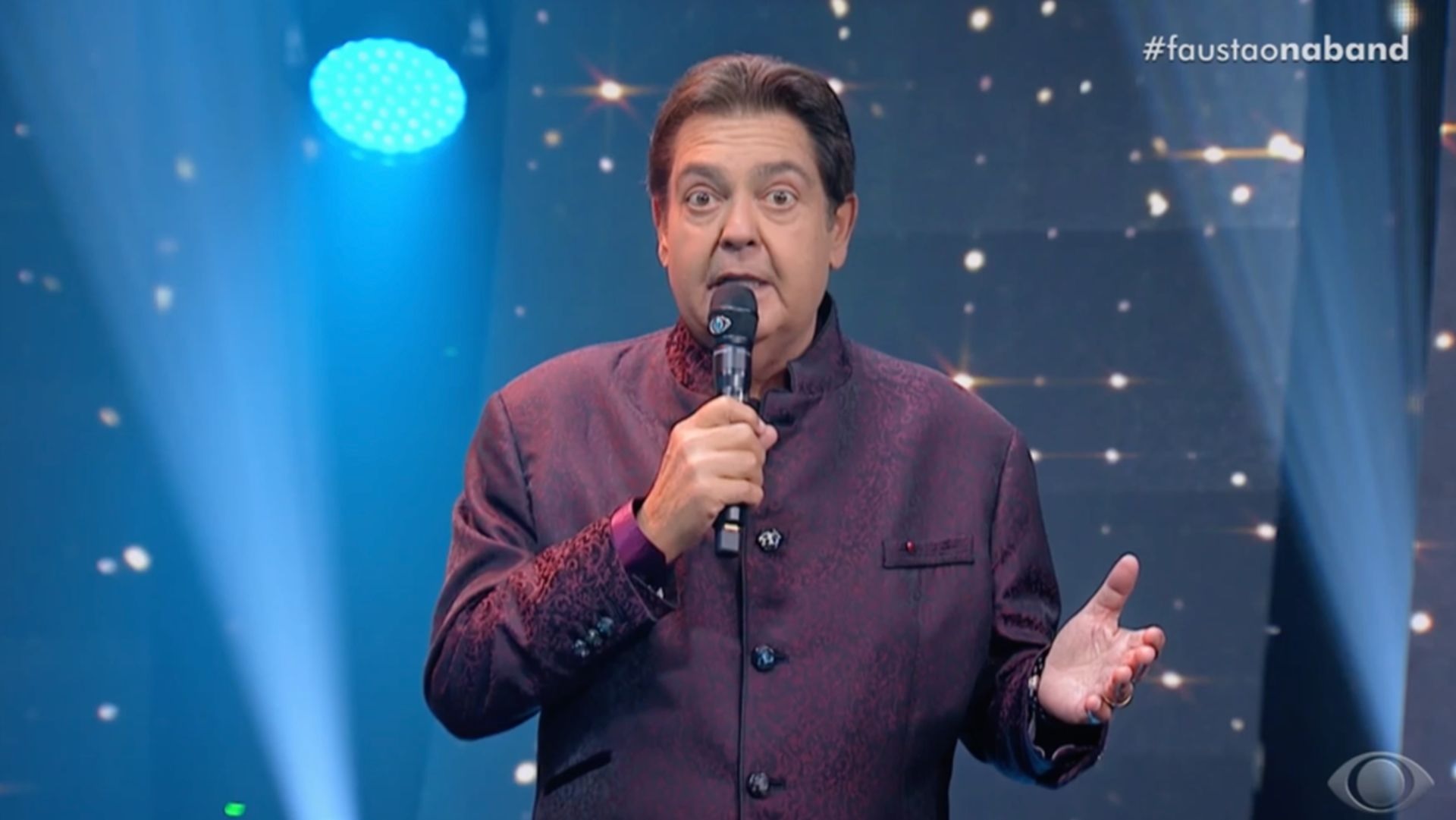 Incêndio atinge estúdio de Faustão na Band e local é evacuado às pressas