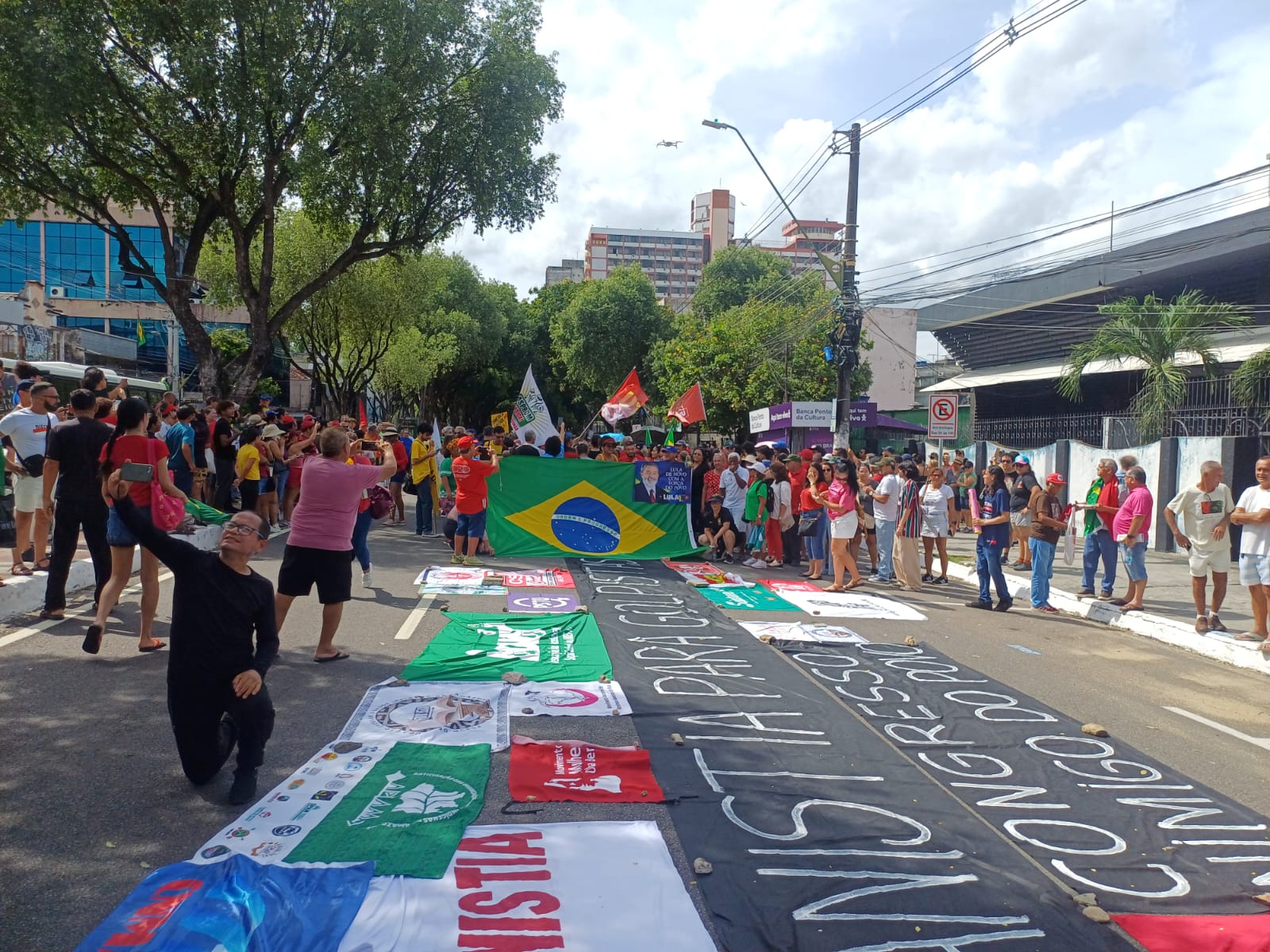 População vai às ruas em Manaus para protestar contra PL da Dosimetria