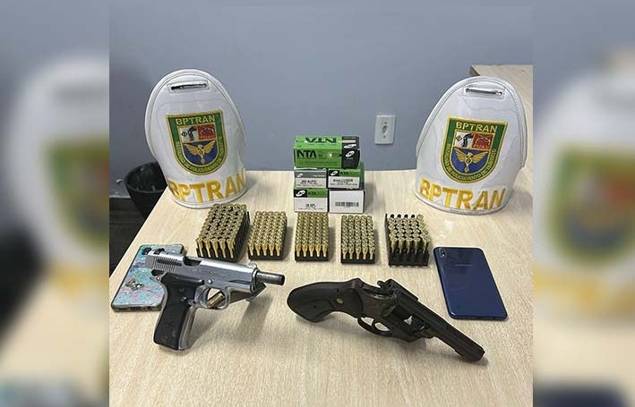 Dupla é presa com armas e mais de 200 munições em Manaus