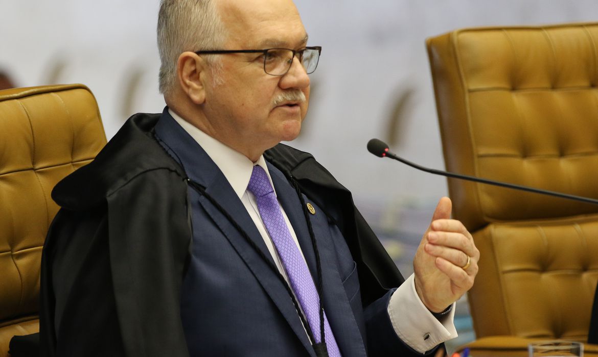 Fachin dá 5 dias pra Bolsonaro explicar porque não usa máscara em aglomerações