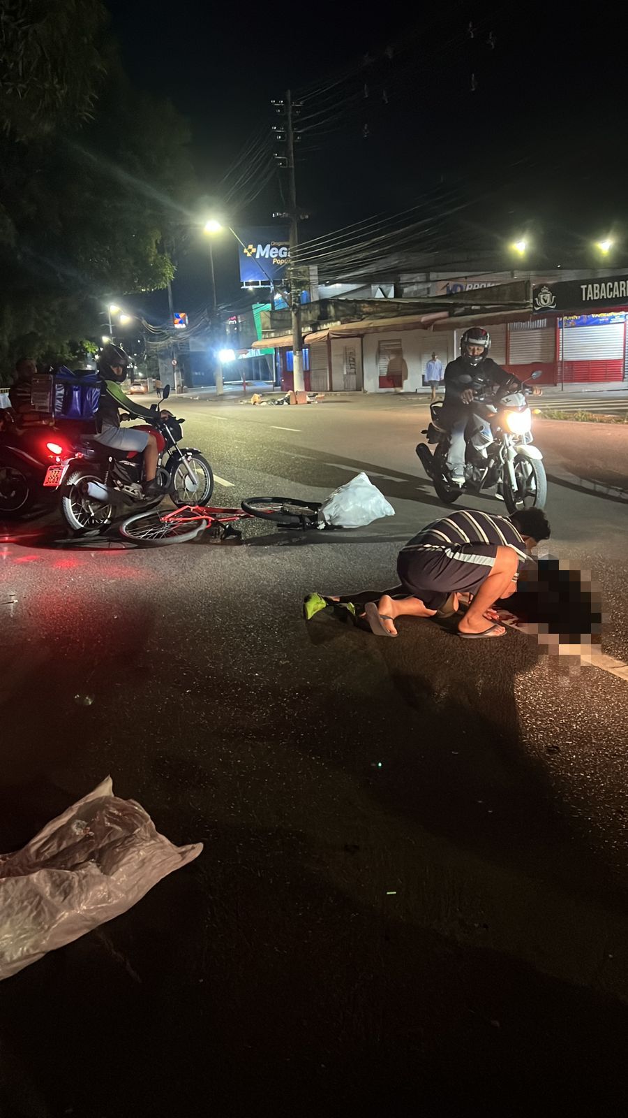 Ciclista fica ferido ao ser atropelado por moto na Compensa