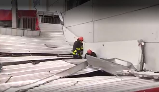 Homem morre esmagado após marquise desabar durante temporal 