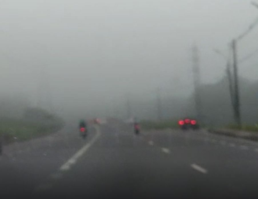 Passageira de moto morre ao ser atropelada por carro durante nevoeiro em Manaus