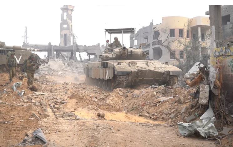 Israel ataca 300 alvos em Gaza e afirma ter matado líder do Hamas 