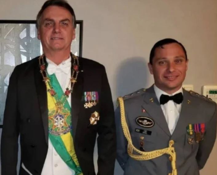 PF encontra conversas que ligam auxiliar de Bolsonaro a movimentos golpistas