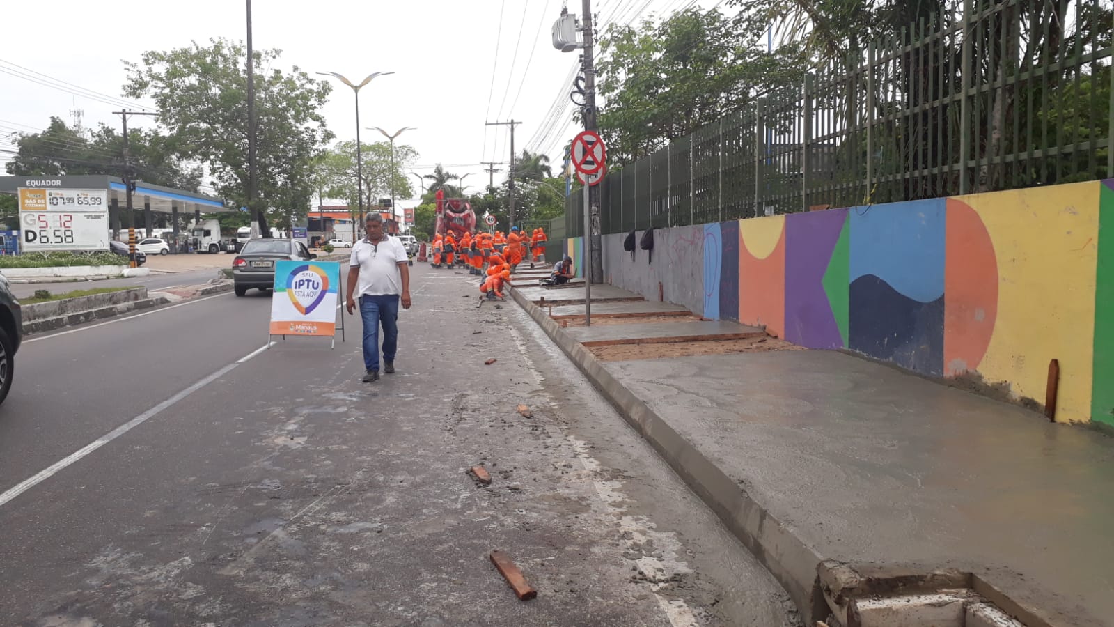 Obra interdita faixa da avenida Rodrigo Otávio em Manaus 