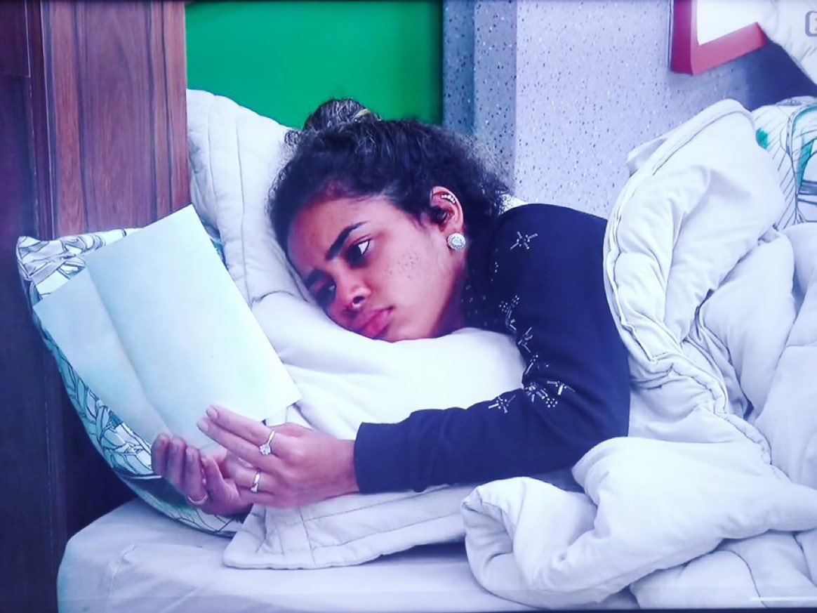 A Fazenda 13: Solteira sem saber, Sthe chora olhando foto de Victor Igoh