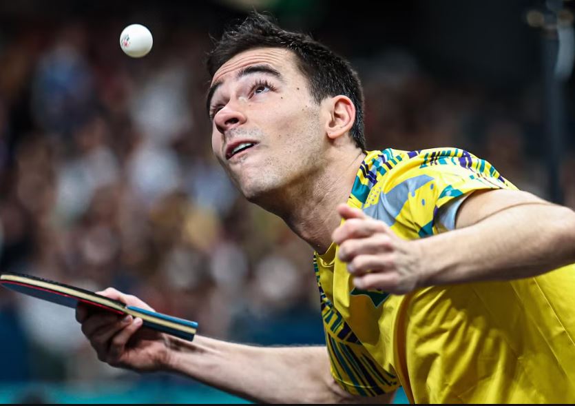 Hugo Calderano derrota espanhol e avança na briga por medalha no tênis de mesa