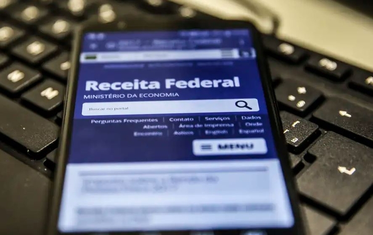 Secretário diz que governo vai garantir isenção do IR para quem ganha até dois salários mínimos