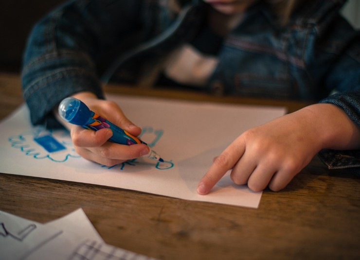 Padrasto é preso na Cidade Nova após enteada desenhar cena de estupro na escola