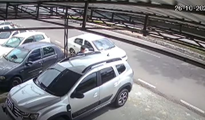 Criminosos roubam computador e R$ 30 mil do carro de advogada em Manaus