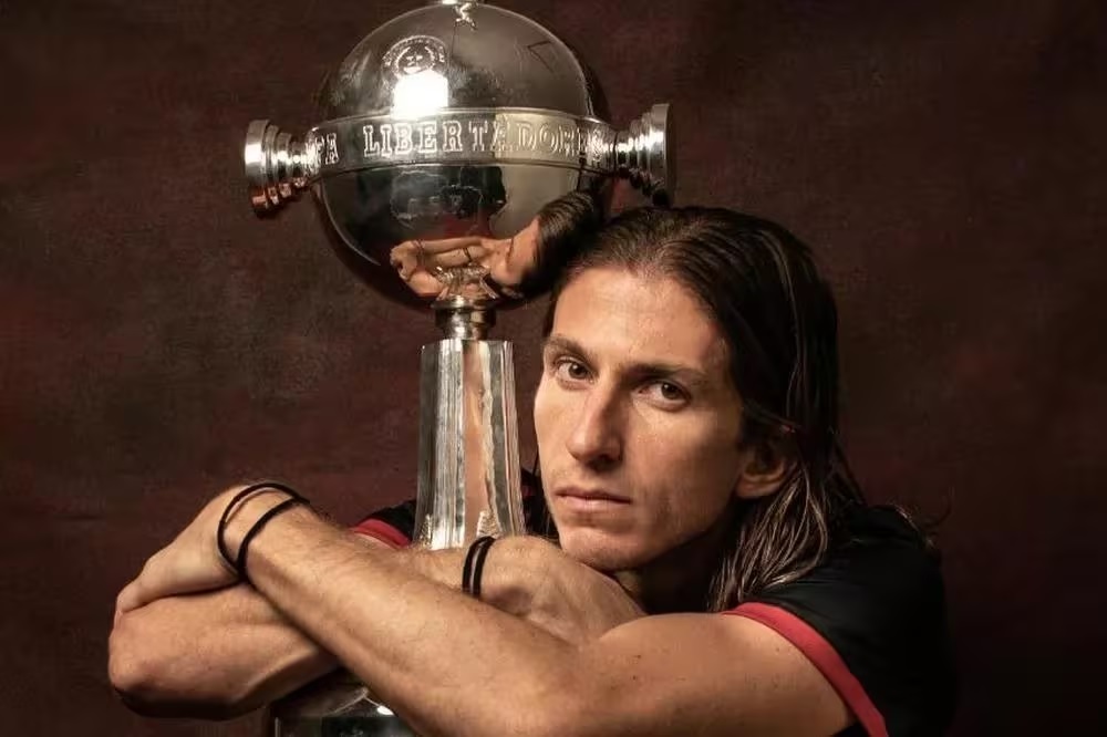 Filipe Luis anuncia aposentadoria e se despede do Flamengo: 'melhores anos da minha vida'