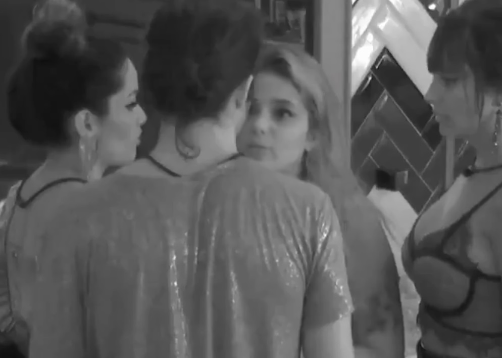 'Teu fio-dental tá com cheiro de p*****, podre!’, dispara Juliette a Viih