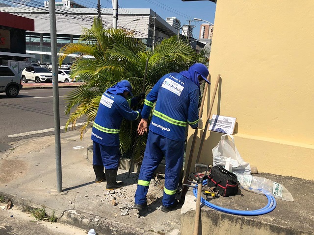 Equipe da Águas de Manaus é assaltada enquanto trabalhava em rua de Manaus