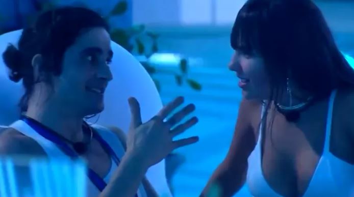 Fiuk dá tapa na bunda de Juliette e Thaís fica irritada