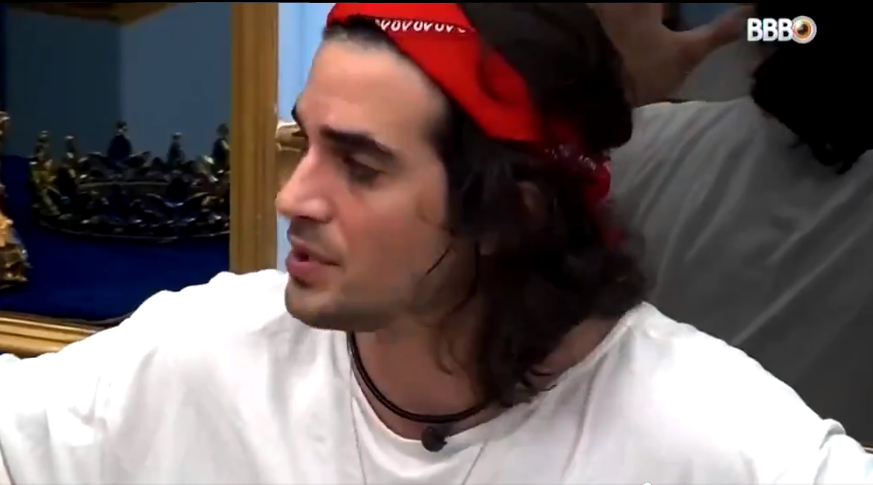 Fiuk descobre que Arthur tem ciúmes dele com Carla e detona brother