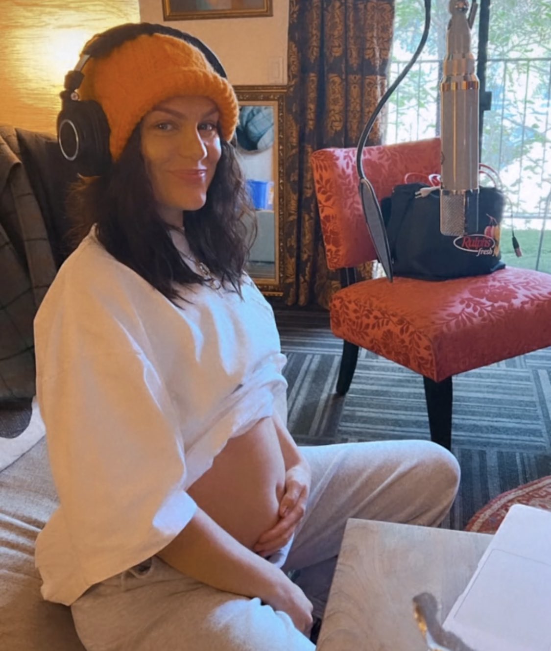 Jessie J anuncia gravidez após sofrer aborto espontâneo: ‘Muito feliz e assustada’