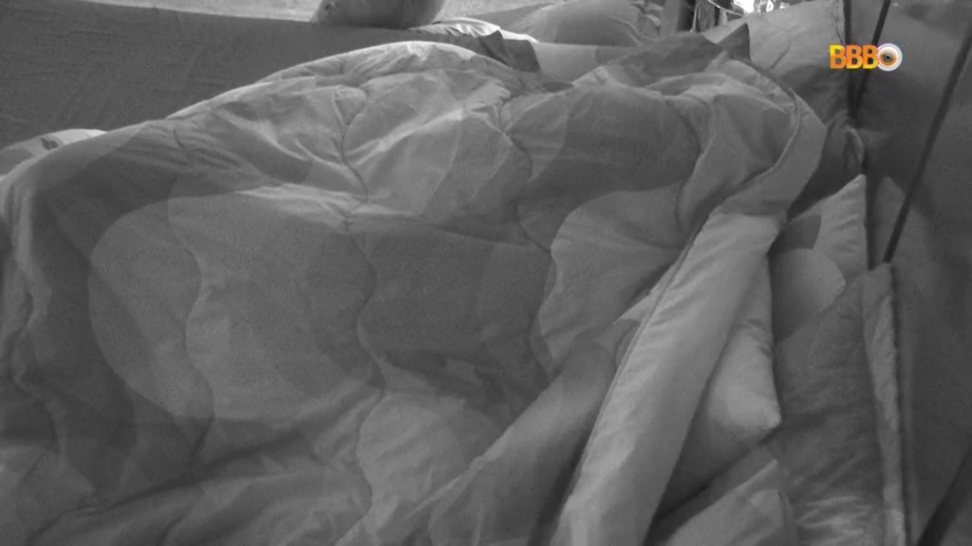 BBB22: Pegação rola entre Lucas e Eslô, mas brother descarta sexo em frente às câmeras